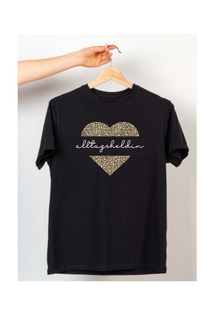 T-Shirt „Alltagsheldin“ Leo-Kollektion, Herz - Cupsandkisses