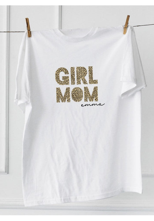 T-Shirt „GIRL MOM“ mit Name, Leo-Kollektion, personalisiert - Cupsandkisses