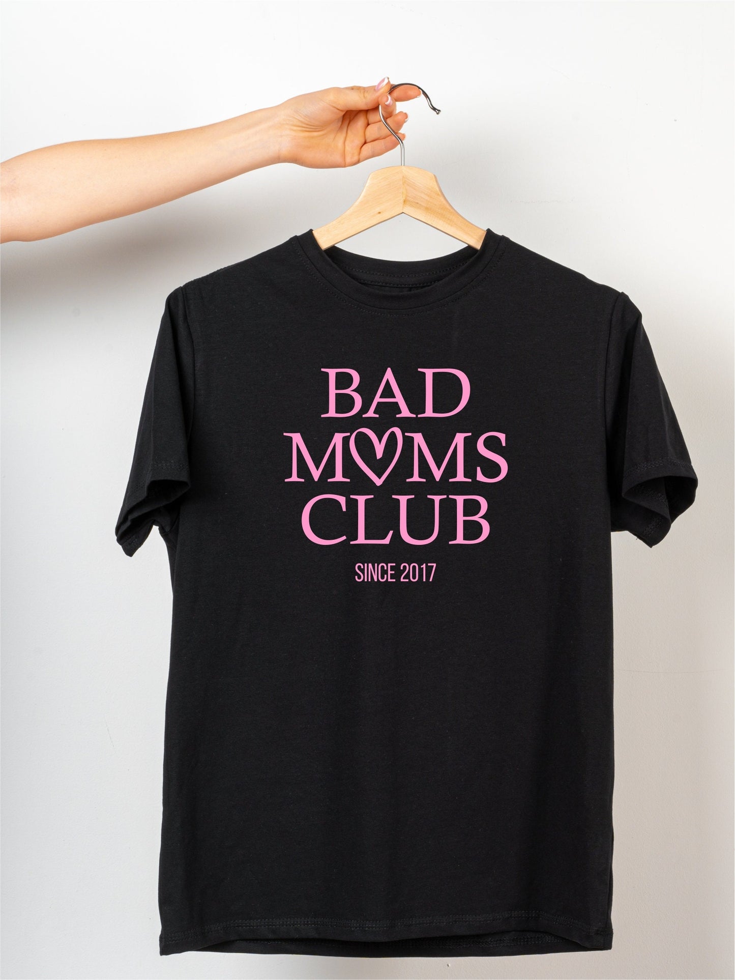 T-Shirt „Bad Moms Club“ mit Name, personalisiert - Cupsandkisses